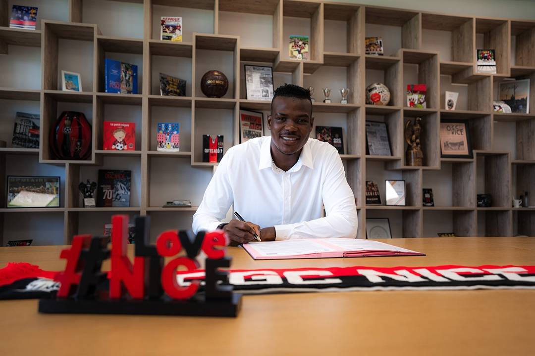 官方：19岁曼城中卫朱马-巴租借加盟尼斯，为期一年